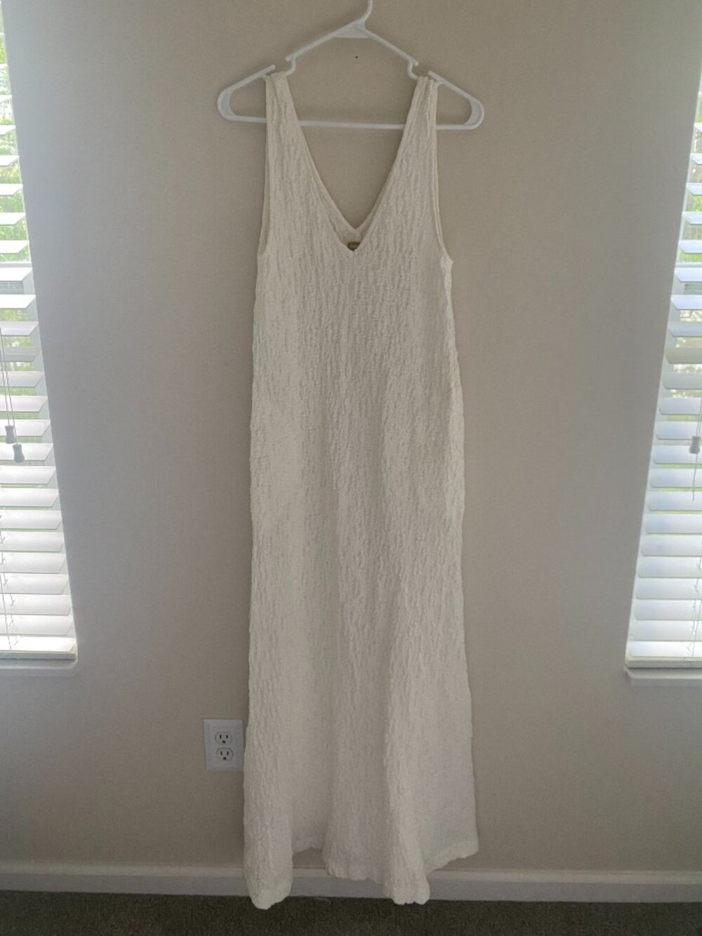 Free People free-est White Textured Crinkle V-Neck Maxi Dress S